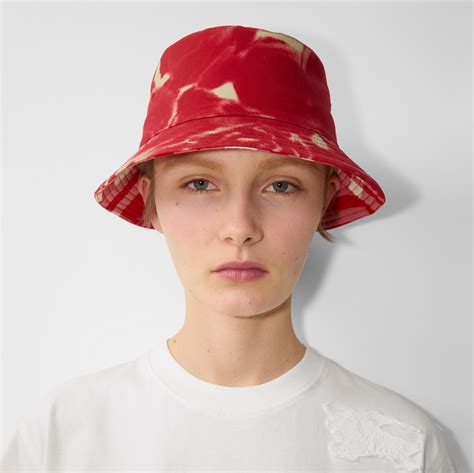 roze bucket hat